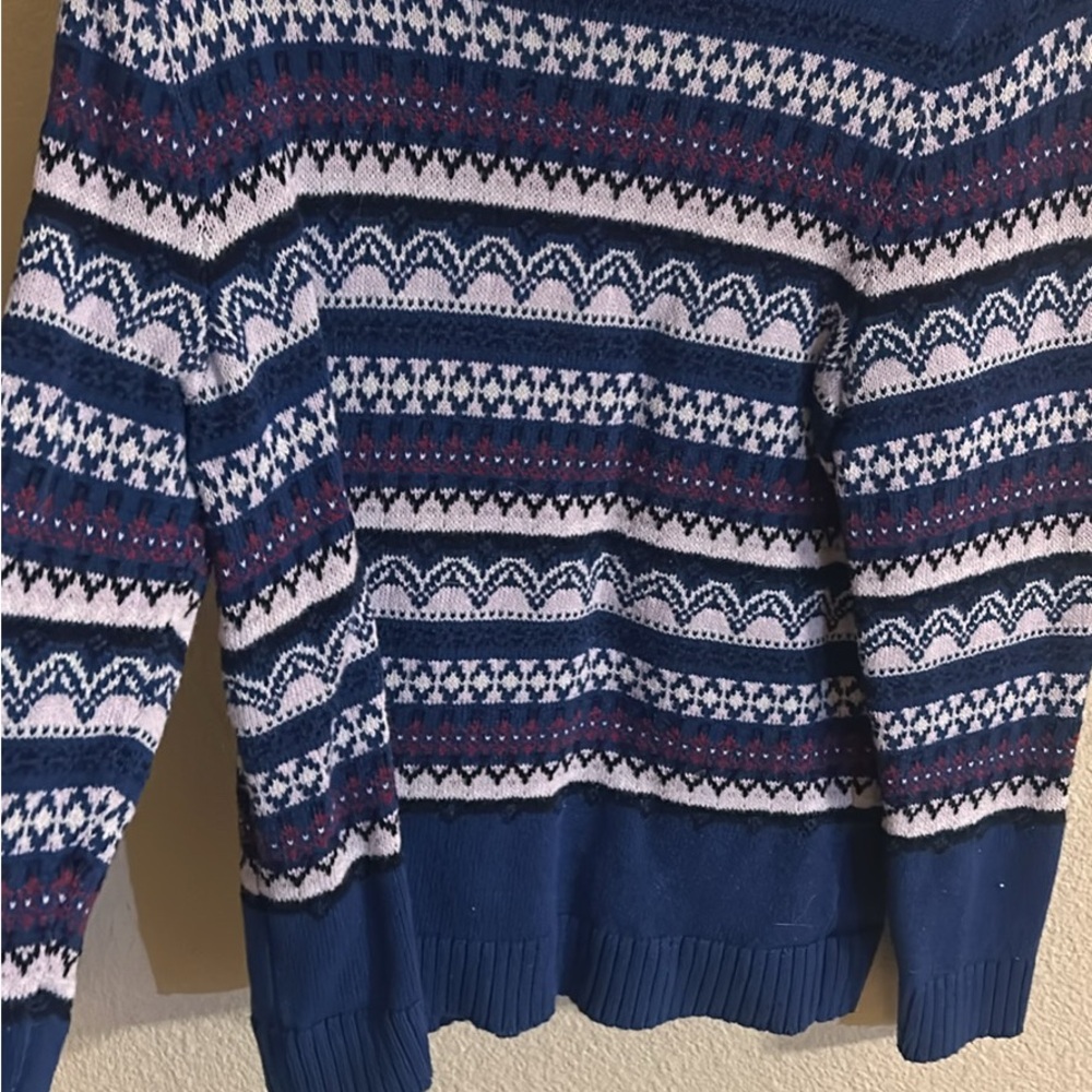 Croft & Barrow Blue and White Patterned Sweater